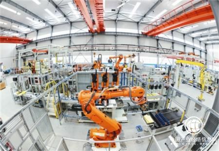 高端智能產(chǎn)業(yè)大規(guī)模“西進(jìn)” 推動(dòng)傳統(tǒng)產(chǎn)業(yè)“蝶變”