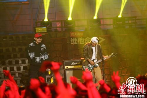 《中國有嘻哈》明星制作人張震岳、熱狗公演舞臺