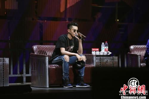 《中國有嘻哈》吳亦凡精準(zhǔn)點(diǎn)評(píng) 張震岳陷“崩潰”選擇