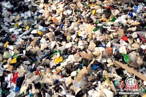 資料圖：3月17日在遼寧某地拍攝的洋垃圾。 <a target=