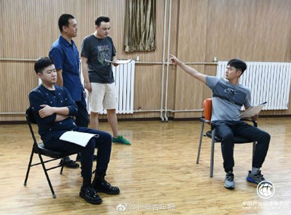 易中天創(chuàng)作話劇《模范監(jiān)獄》，諷刺民國司法腐敗