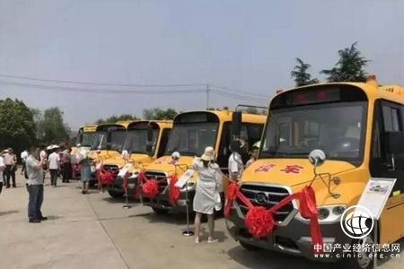 安凱“百城千?！惫嫘?掀關(guān)愛校車安全熱潮