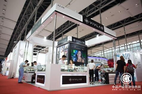 VIVLAS現(xiàn)身第47屆廣州美博會，鋼筆口紅成功搶鏡