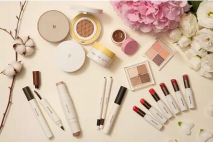 春雨面膜再出招，paparecipe春雨融彩口紅驚艷亮相引領(lǐng)彩妝新時尚