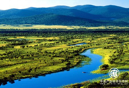 黑龍江省旅游總?cè)藬?shù)與總收入連年增長(zhǎng)