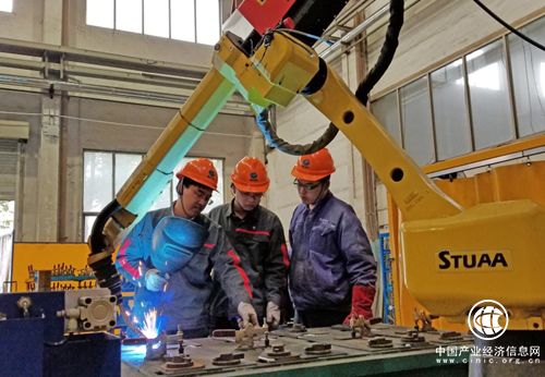 航天晨光首臺焊接機器人正式投入生產(chǎn)