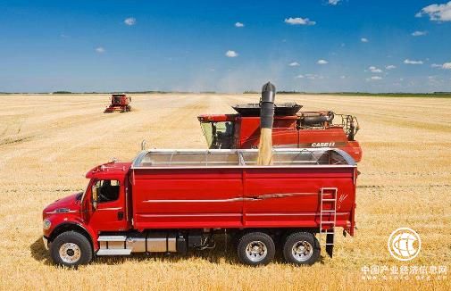 農(nóng)機(jī)下鄉(xiāng)村，科學(xué)技術(shù)是農(nóng)業(yè)發(fā)展的強(qiáng)勁動(dòng)力