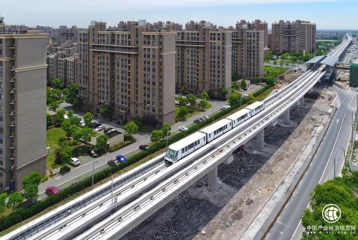 國內(nèi)首條膠輪路軌全自動無人駕駛線試運(yùn)營