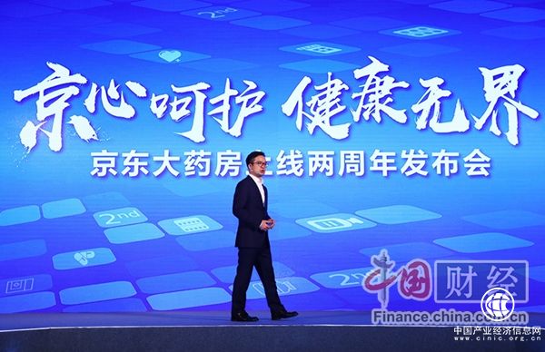 2013至2017中國實體藥店市場規(guī)模從1870億增至2690億