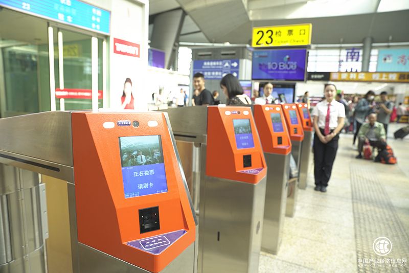 中國通號自主研發(fā)實名制檢票機(jī)助力節(jié)日運(yùn)輸