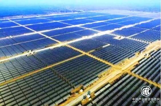 內蒙古最大集中連片光伏基地一期項目并網發(fā)電