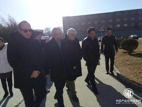 國際規(guī)劃師及鳳凰縣領(lǐng)導到東方1956文化創(chuàng)意園洽談合作