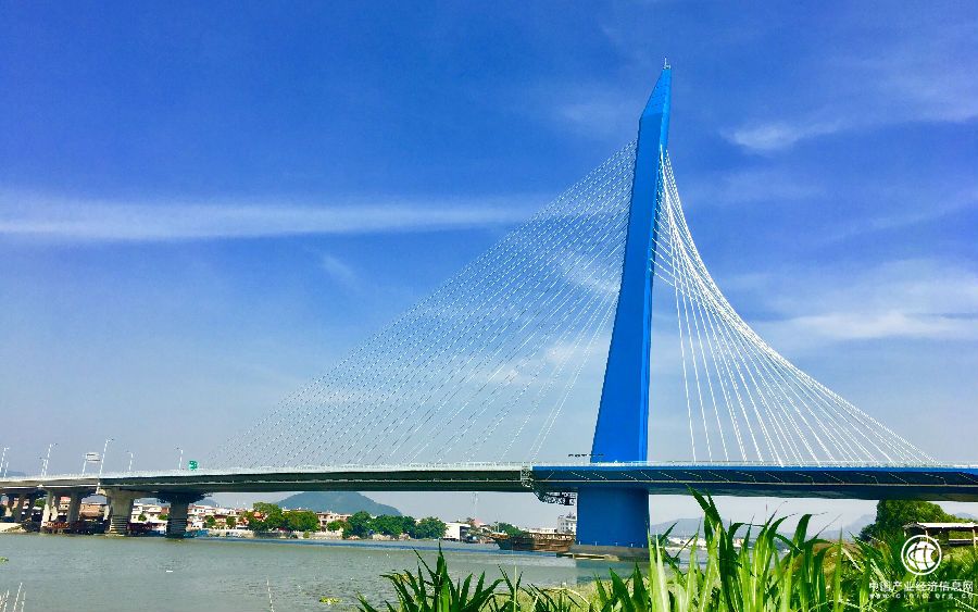 全球最寬單塔斜拉橋建成通車 中國(guó)交建承建