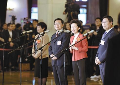 全國政協(xié)十三屆二次會議首場“委員通道”掃描