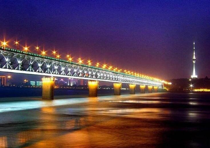 多點帶面，湖北武漢越夜越美麗