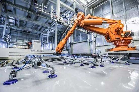 培育壯大新興產(chǎn)業(yè) 智能制造“危中尋機”
