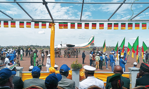 “新舟”60飛機參加喀麥隆國慶慶典