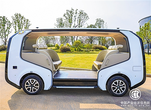 首條自動駕駛商用運營線路落地武漢 智能網聯(lián)汽車正駛來