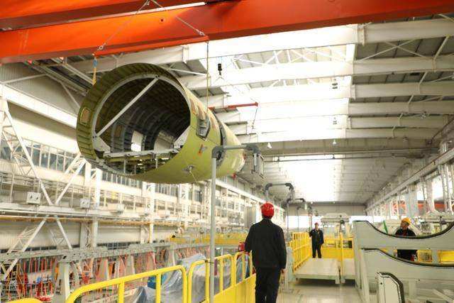 國(guó)產(chǎn)新舟700首飛機(jī)機(jī)身后段成功交付