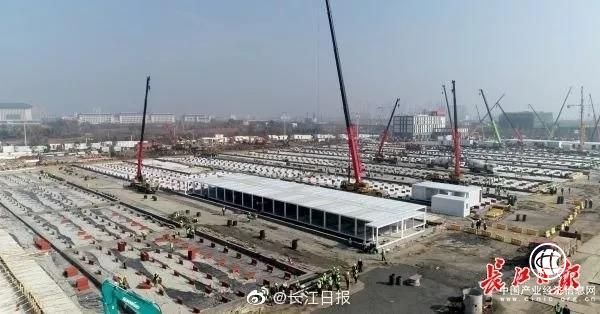 進展神速！雷神山醫(yī)院醫(yī)護人員宿舍7棟主體結(jié)構(gòu)已完成