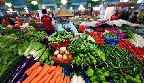 商務(wù)部：及時采取針對性舉措 全力保障受疫情影響地區(qū)生活必需品市場供應(yīng)
