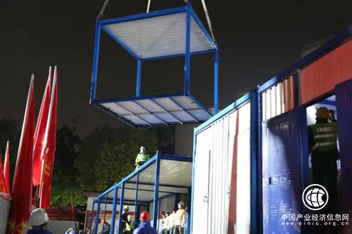 直擊現(xiàn)場，廣西版“小湯山”醫(yī)院完成最后一個集裝箱吊裝