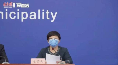 那位疫情期間多次去打牌的老人感染病毒確診了，回家殃及子孫三代