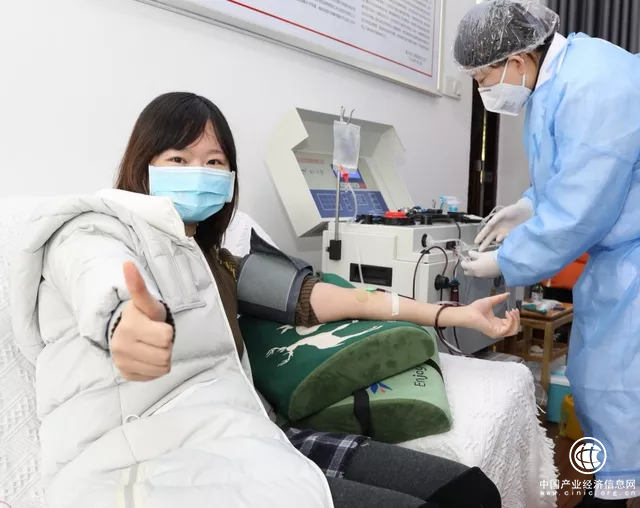 先愈帶動(dòng)后愈！19名康復(fù)醫(yī)護(hù)人員捐血漿 獻(xiàn)血電話被瞬間打爆…