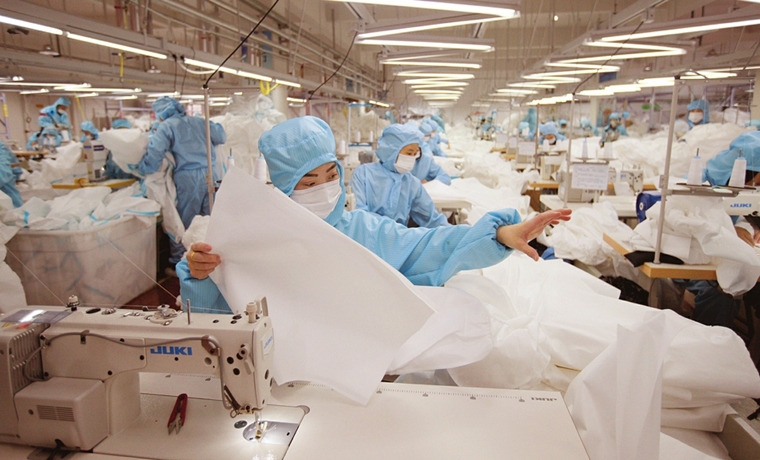 山西：趕制防護服生產(chǎn)忙