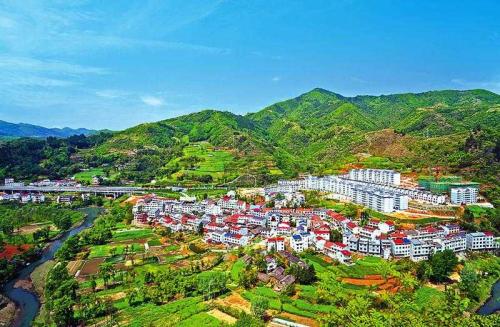 兩部委下發(fā)通知 加快推進“三區(qū)三州”等深度貧困地區(qū)中央預(yù)算內(nèi)投資旅游基礎(chǔ)設(shè)施項目建設(shè)