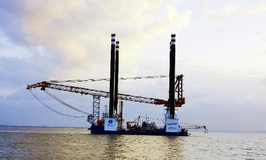 “能建廣火”自升式風(fēng)電安裝平臺(tái)投入使用