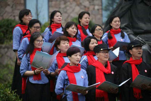 中國(guó)詩(shī)歌學(xué)會(huì)倡議每年五月為“中國(guó)詩(shī)歌艾青月”