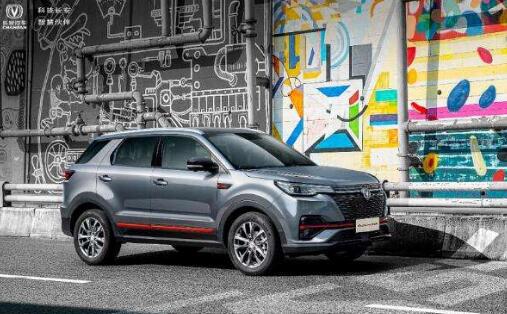 搭載自主研發(fā)藍(lán)鯨NE1.5T發(fā)動(dòng)機(jī) 長安CS55 PLUS藍(lán)鯨版步入動(dòng)力3.0時(shí)代