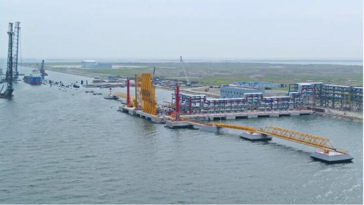 中交集團(tuán)承建的國(guó)內(nèi)首個(gè)新標(biāo)準(zhǔn)液化烴專用泊位建成啟用