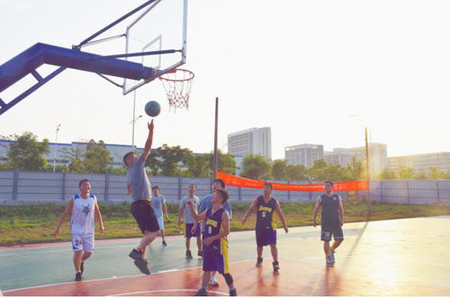 中鐵廣州局中科院明珠科學園項目部組織“青春杯”籃球友誼聯(lián)賽