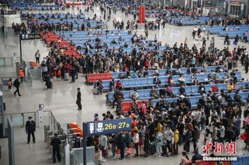 高鐵游受青睞，連續(xù)4天鐵路發(fā)送旅客人數(shù)超千萬(wàn)