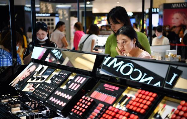 一千可以花，十塊必須省？當(dāng)代年輕人“神奇”消費心理觀察