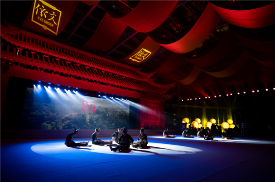 “黎風(fēng)苗韻·繡夢(mèng)中國”海南瓊中黎苗文化時(shí)裝秀閃耀中國國際時(shí)裝周