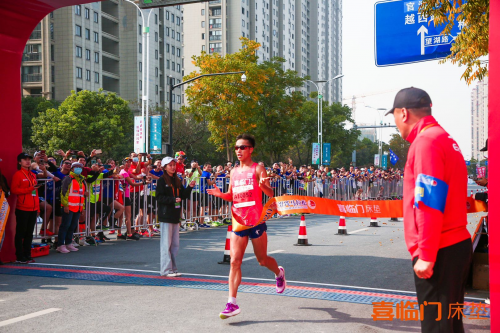 管油勝、楊樂雙雙問鼎冠軍！喜臨門成2020紹興馬拉松最大贏家