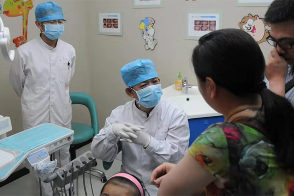 【世界兒童日】專訪北大兒童口腔專家葛立宏：保護牙齒要從娃娃做起