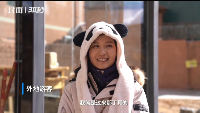 丁真所在博物館游客不斷 游客：通過(guò)他認(rèn)識(shí)了高原 很溫暖