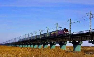 大漠新動(dòng)脈格爾木至庫(kù)爾勒鐵路將于12月9日全線貫通