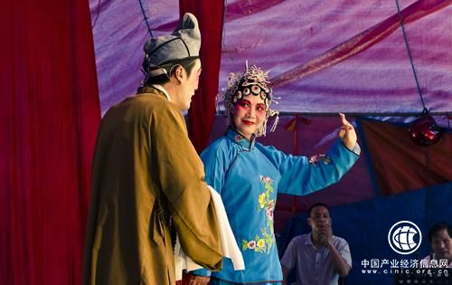 觀眾在哪里，戲就送到哪里（服務(wù)農(nóng)民 服務(wù)基層）