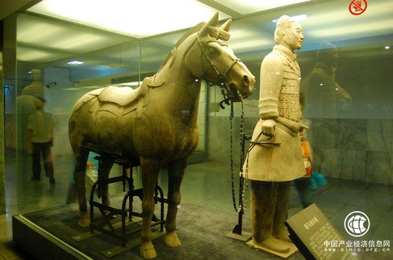 北宋胡人牽馬俑：見(jiàn)證古代“海上陶瓷之路”