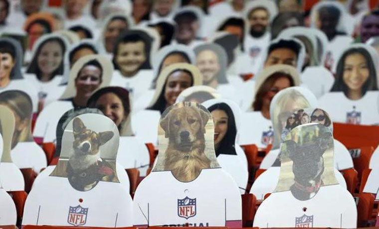 美國(guó)超級(jí)碗現(xiàn)場(chǎng)坐3萬(wàn)個(gè)紙片人：每個(gè)收100美元 還有動(dòng)物頭像