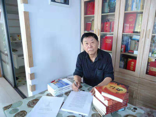 黑龍江富裕縣達(dá)斡爾族草根作家趙國安第五部長篇小說《達(dá)斡爾鐵騎》問世