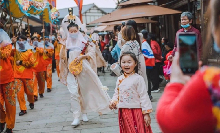 “云游合家歡”，互聯(lián)網(wǎng)企業(yè)不止于“種草”