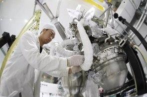 我國首臺由內(nèi)燃機(jī)車改造的氫動力機(jī)車在山西大同下線