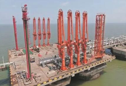 北部灣港欽州30萬噸級(jí)油碼頭竣工