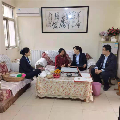 日照銀行臨沂沂南支行黨支部開展“走訪沂蒙新紅嫂，學(xué)習(xí)紅嫂精神”活動(dòng)